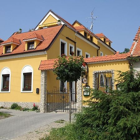 U Svateho Urbana Hotel Микулов Екстериор снимка