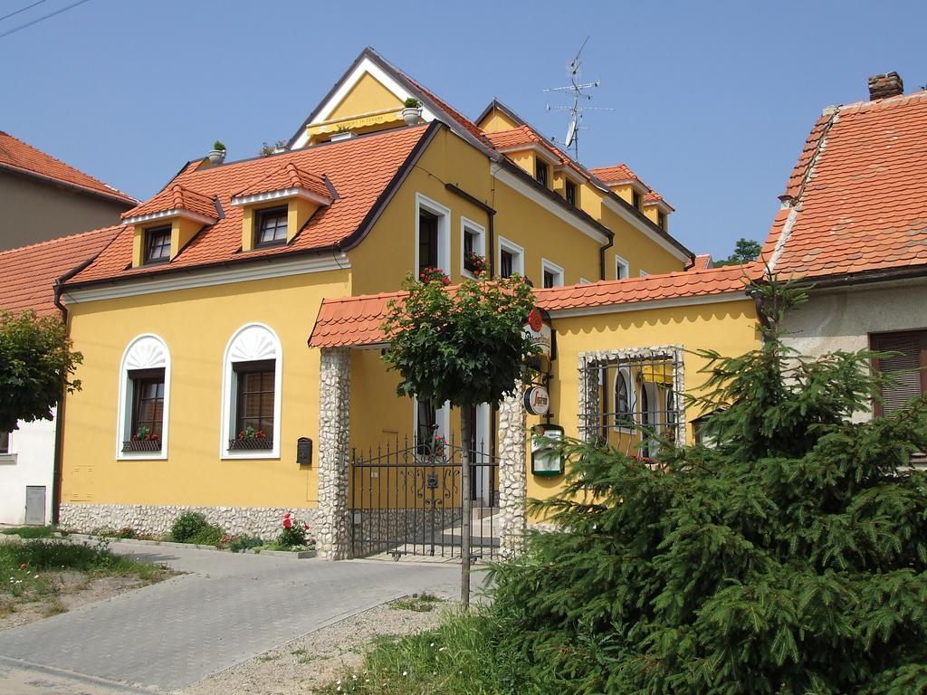 U Svateho Urbana Hotel Микулов Екстериор снимка