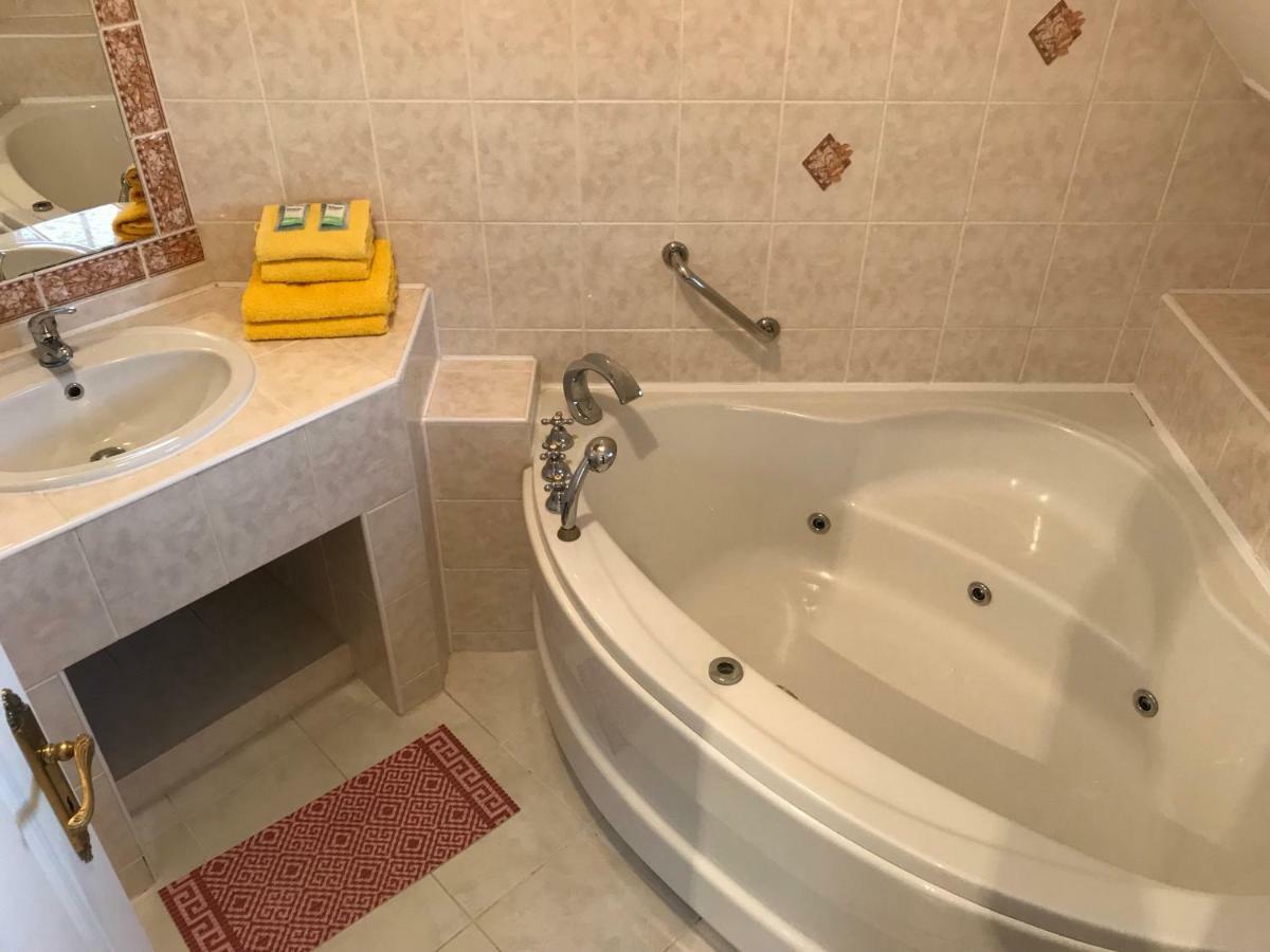 U Svateho Urbana Hotel Микулов Екстериор снимка