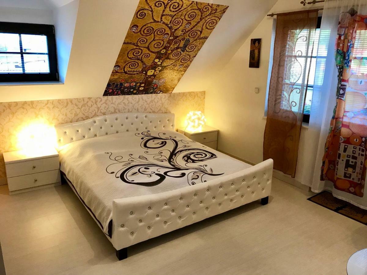 U Svateho Urbana Hotel Микулов Екстериор снимка