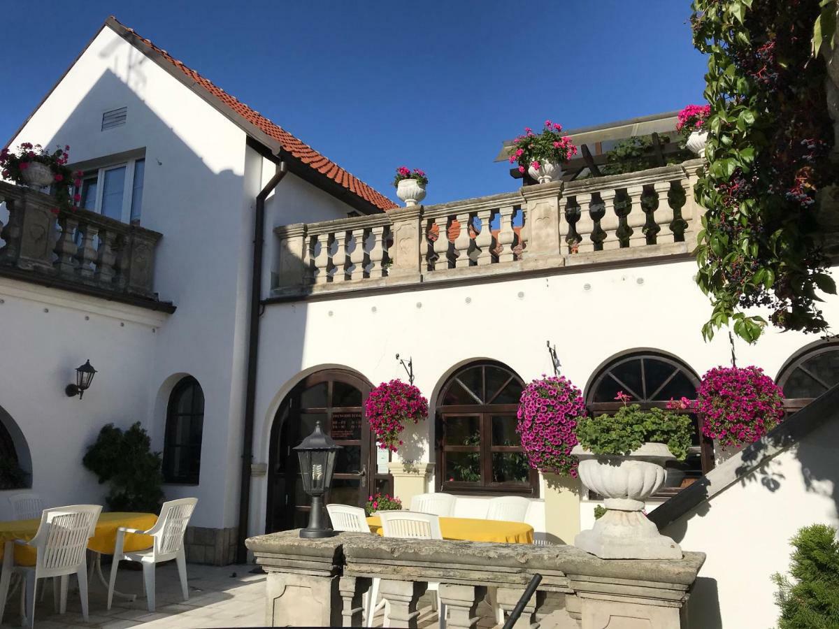 U Svateho Urbana Hotel Микулов Екстериор снимка