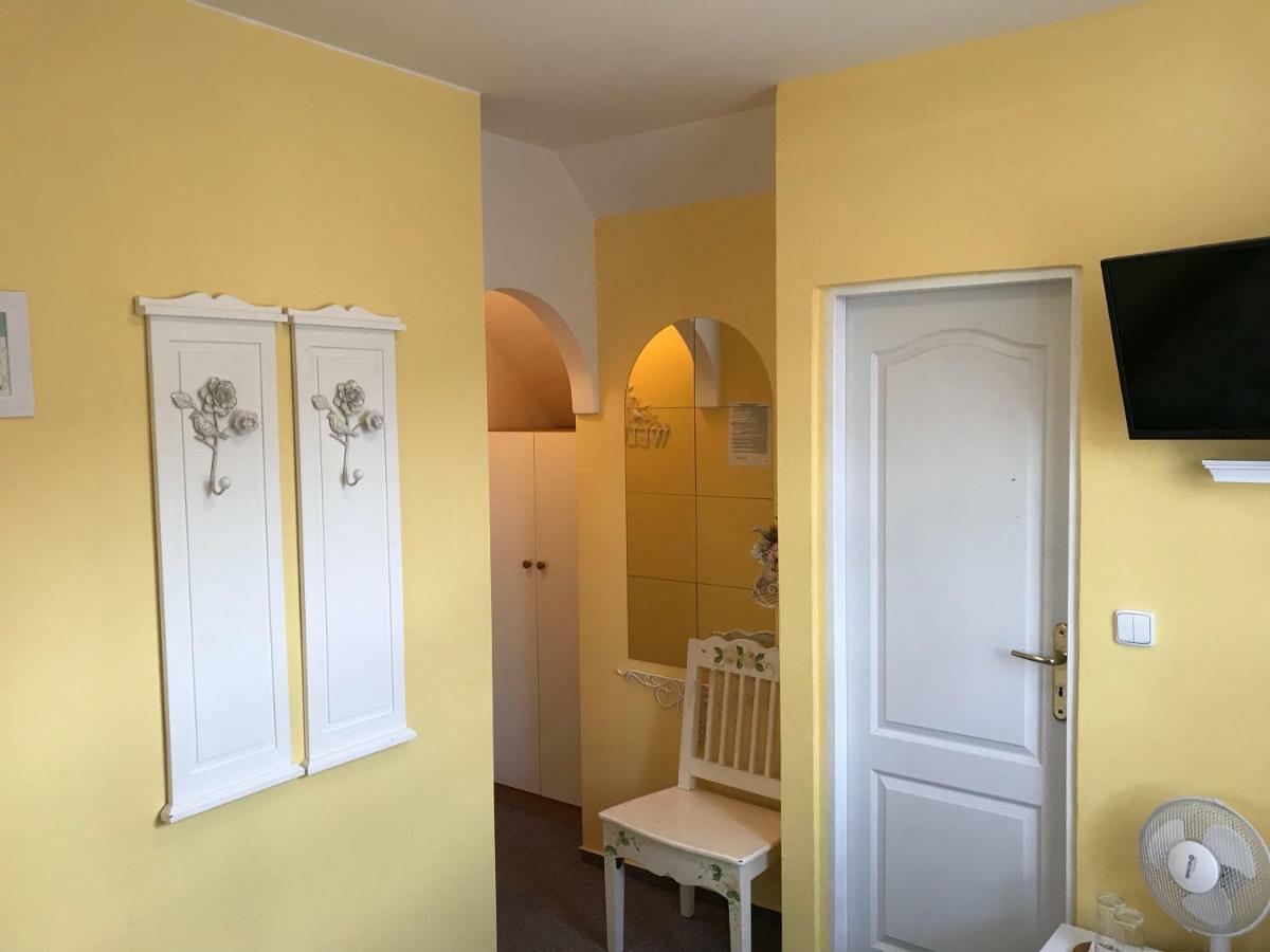 U Svateho Urbana Hotel Микулов Екстериор снимка