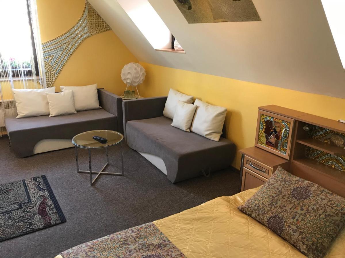U Svateho Urbana Hotel Микулов Екстериор снимка